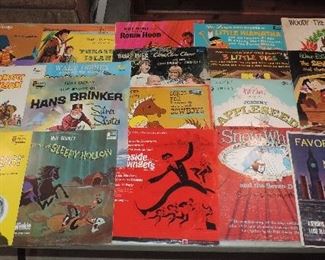 LOT 44 (18) CHILDRENS RECORDS