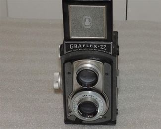 ANTIQUE GRAFLEX 22 CAMERA
