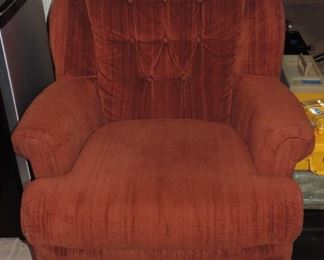 COMFORTABLE VINTAGE RED CHAIR