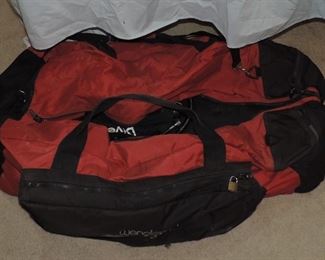 COMES WITH SCUBA BAG