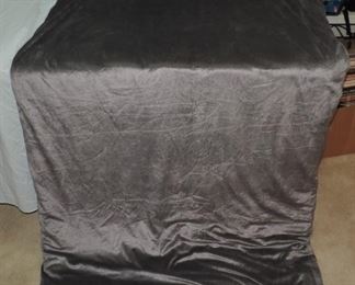 25 LB  COMFORT THERAPEUTIC BLANKET  LIKE NEW