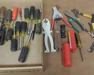 HAND TOOL LOT