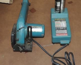 MAKITA SAW WITH CHARGER