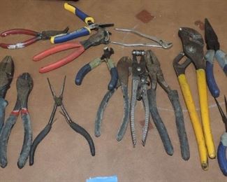 HAND LOT OF TOOLS