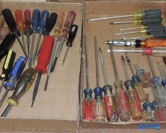 LOT OF SCREWDRIVERS