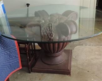 BEAUTIFUL GLASS TOP KITCHEN TAABLE