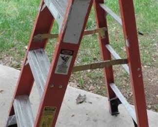 SIDE VIEW OF LADDER