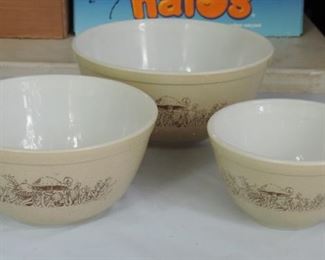PYREX MUSHROOM BOWL SET