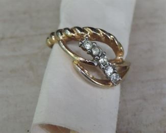 18KT GOLD DIAMOND CHIP RING