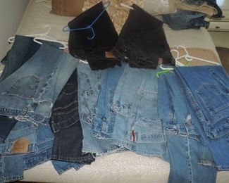 LOT OF MEN'S BLUE JEANS SIZE 36X32 . LEVI'S, CARHARDT, AND MORE