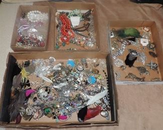 LOT OF COSTUME JEWELRY