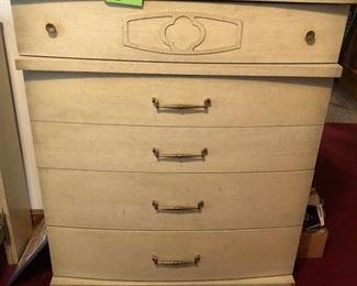 Bassett Chest of drawers $95
