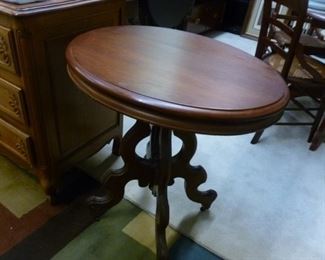 Victorian-style oval-top table in mahogany @ $60