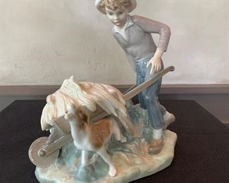 Officially marked Lladro 1 - “Gardner in Trouble” 4852 excellent condition $150