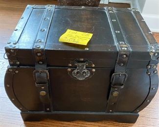 Lot 28.  $15.  Decorative Trunk 16” L x 11” W x 13” H (one hinge is missing screws in back)