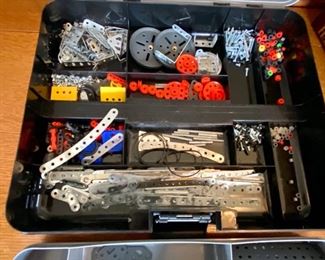 Lot 116. Erector Set - Gray Case what you see here and on the next picture is what you get.  