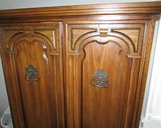 wardrobe cabinet detail