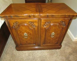 Thomasville French-style dessert server / bar cabinet with carvings and inlay. (Matches the dining table and hutch). 36"w when closed X 18"d X 30.75"h. opens to 72" w. PRICE: $150.00