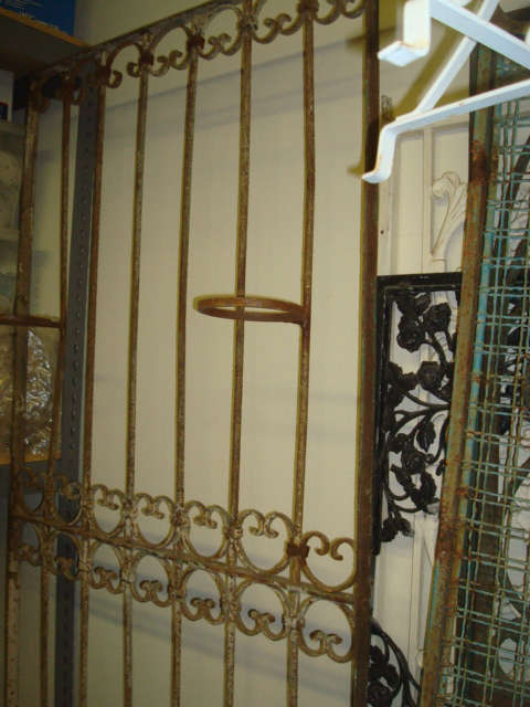 Iron piece with pot holders