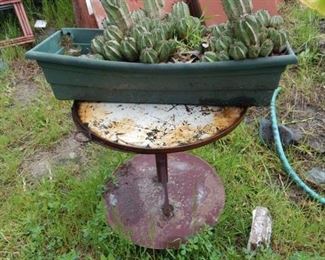 $20 - Plant and metal table