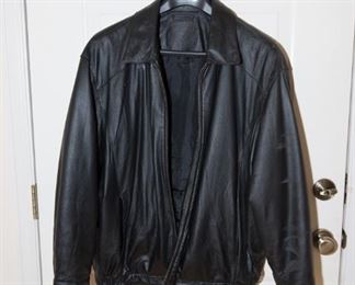 L16	Men’s Roundtree and Yorke Size Large Leather Coat 	$29.95