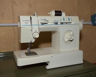 E11	Singer Sewing Machine (No Cord)	$49.95