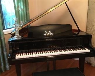 YAMAHA BABY GRAND PIANO