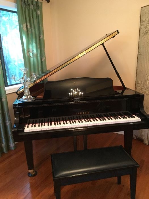 YAMAHA BABY GRAND PIANO