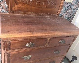 Small chest of drawers. 115.00