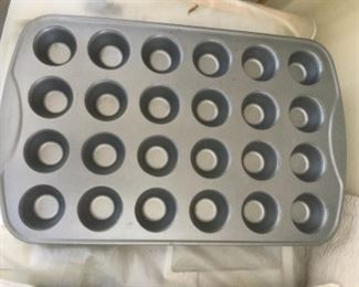 Oneida 24 mini muffin quality non stick baking pan $10.00 SALE $5.00