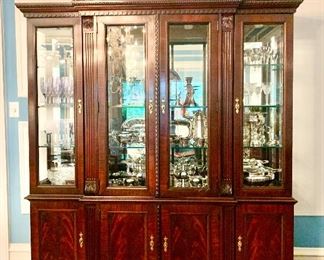 Drexel Heritage Biltmore Collection Split Pediment Display Cabinet with Mirrored Back
