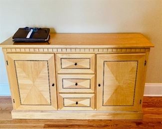 Haverty's Breakfront ===> $500                                        
ALT VIEW: HAVERTY's Dining Room SUITE ===> $1,250 /OBO         Dimensions: 77.5" L x 41.25" W x 30" H (includes 1 leaf, four side chairs & 2 arm chairs)                             
NOTE: Matching Breakfront also available