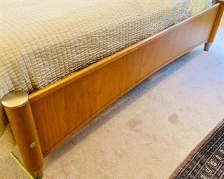 ALT VIEW: Ethan Allen King Maple Bedroom Suite                                  ===> $ 1.750/OBO  (includes 2 nightstands & dresser)