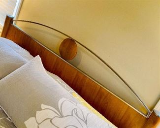 ALT VIEW: Ethan Allen King Maple Bedroom Suite                                  ===> $ 1.750/OBO  (includes 2 nightstands & dresser)