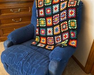 Swivel recliner, Granny square (?) blanket