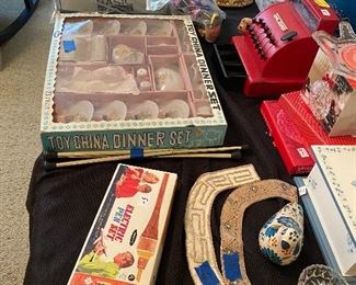 Vintage kitchen and toy items, beaded collars