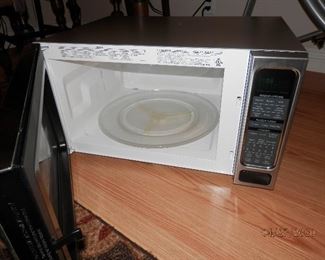 $275.00   16" rotating plate in VIKING microwave oven.     Model VMOS200SS.  $275.00  ***Retail was $799.00***