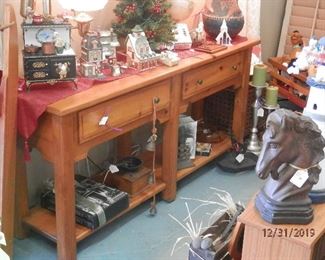 Custom built Majestic Pine Sofa or hall table.....All Hardwood.....60" x 16.5 x 28.5" high....***$ 165.00*** (760) 445-8571.....CJ