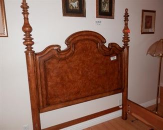 ***$850***Thomasville Hills of Tuscany Queen Bed....beautiful Burl inlay on headboard.