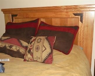 Queen bed w/pillow top mattress