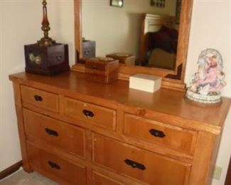 Matching dresser w/7 drawers & mirror