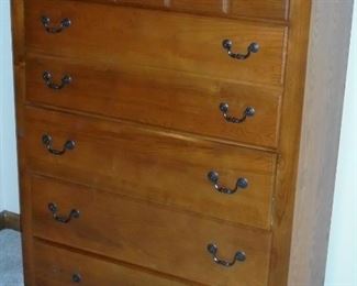 Pine chest of drawers w/5 drawers