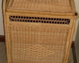 Wicker hamper