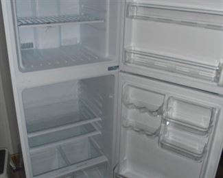 Apt size Magic Chef refrigerator / freezer  10 cu ft  2 yrs old 