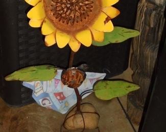 Metal yard art sunflower