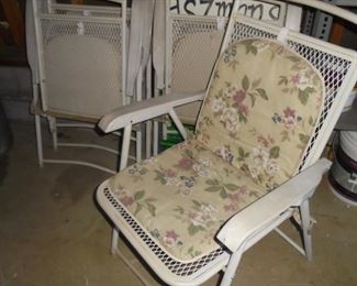 4 tan outside folding chairs w/pads