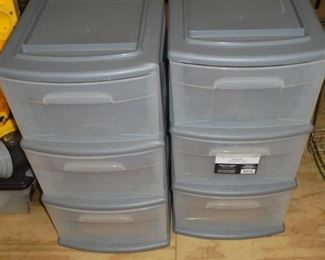 2 - 3 draer plastic containers