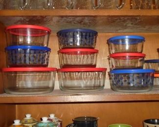 Pyrex bowls w/lids