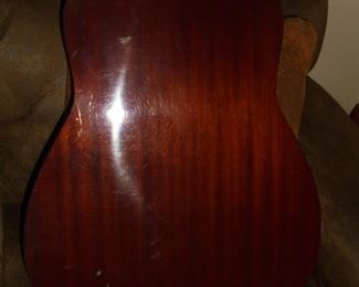 Yamaha acoustic FG 180 guitar w/hard side case - Nippon Gakki - no holes/ metal pegs/great condition/ w/kapo, pick & strap