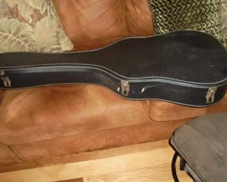 Yamaha acoustic FG 180 guitar w/hard side case - Nippon Gakki - no holes/ metal pegs/great condition/ w/kapo, pick & strap